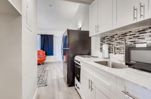 Singer Island Apartment | !Coral Sands 1 Bedroom Stunner!
