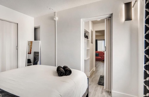 Singer Island Apartment | Coral Sands 1br/1ba Close 2 Beach!