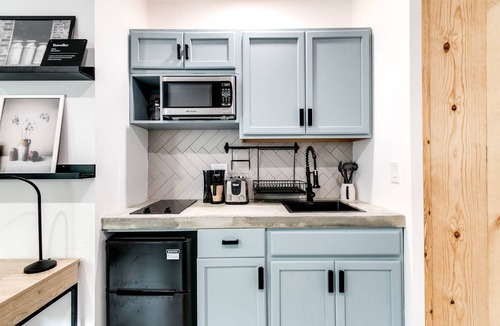 Coral Way Apartment | Coral Way Studio in quiet area + Fast Internet