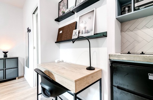 Coral Way Apartment | Coral Way Studio in quiet area + Fast Internet