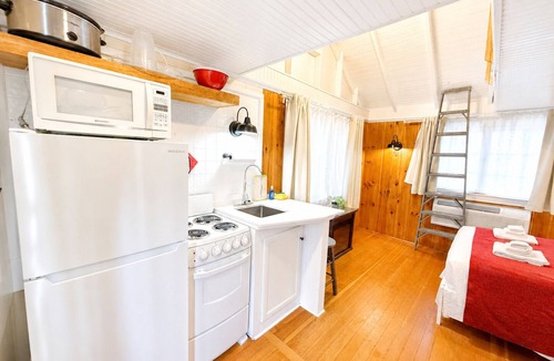 Wolfeboro Cottage | Cottage 1-2 - Year Round Pet Friendly - 2 Bedroom/1 Bath End Unit