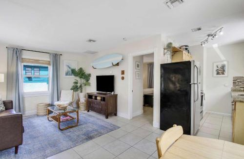 Flamingo Parks Apartment | Cottage 3 on Penn - Pool