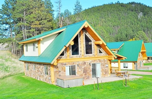 Hill City Cabin | Cottage at Storm Mountain #5