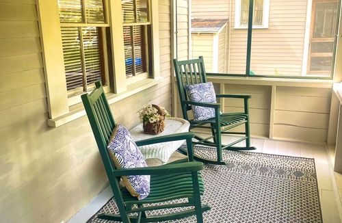 Bridgewater House | Cottage by the Lake #3 - Blossoms