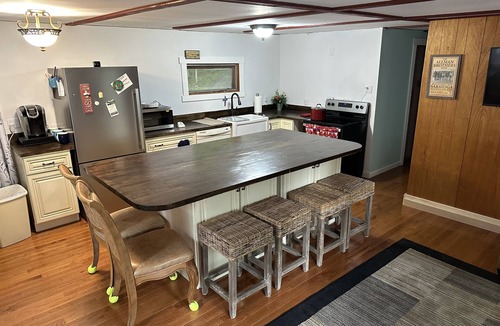 Huletts Landing Cottage | Cottage by the lake