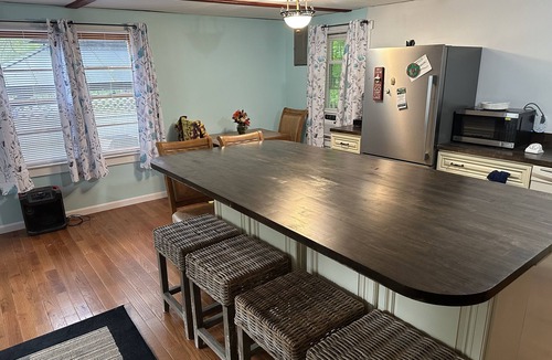 Huletts Landing Cottage | Cottage by the lake