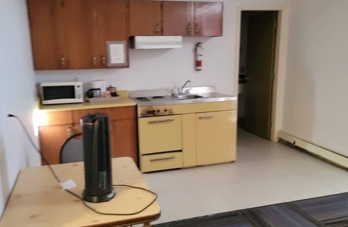 Smoky Lake Hotel | Country Garden Inn