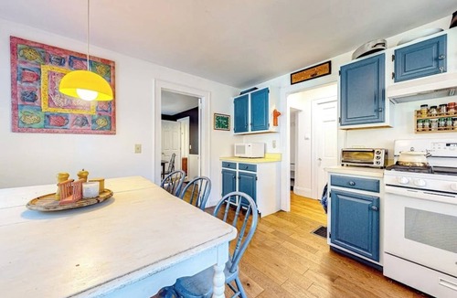 Sunderland House | Countryside mountain-view retreat with screened porch, near ski resorts & golf