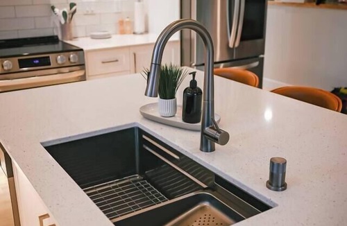 Courtenay Apartment | Courtenay Luxe Suite