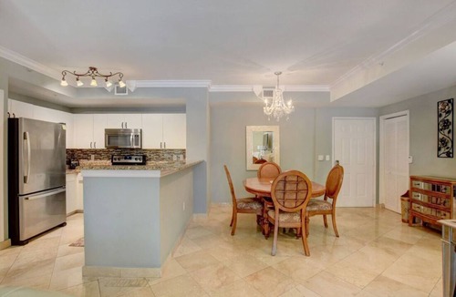 Downtown West Palm Beach Condo | Courtyard at Cityplace condo with beautiful pool view and 2 bedrooms 2 baths.