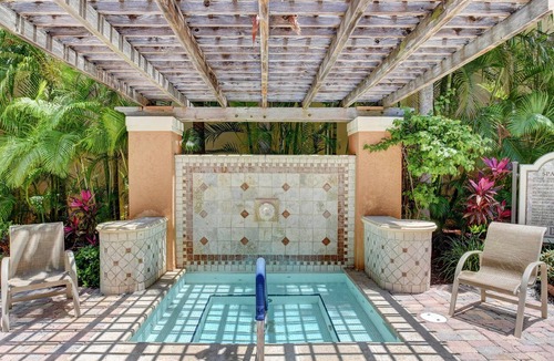 Downtown West Palm Beach Condo | Courtyard at Cityplace condo with beautiful pool view and 2 bedrooms 2 baths.