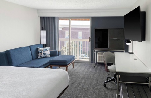 Middleburg Heights Hotel | Courtyard by Marriott Cleveland Airport South