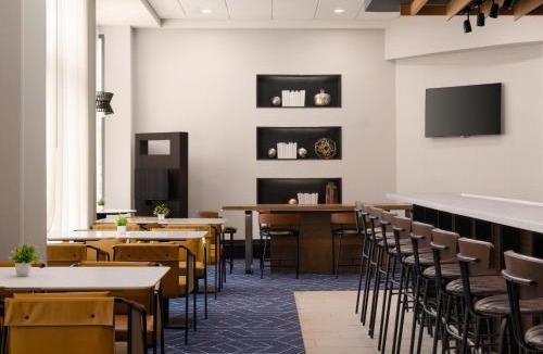 Coolidge Corner South Side Hotel | Courtyard by Marriott Boston Brookline
