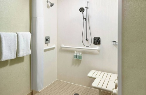 Windsor Hotel | Courtyard By Marriott Hartford/Windsor Airport