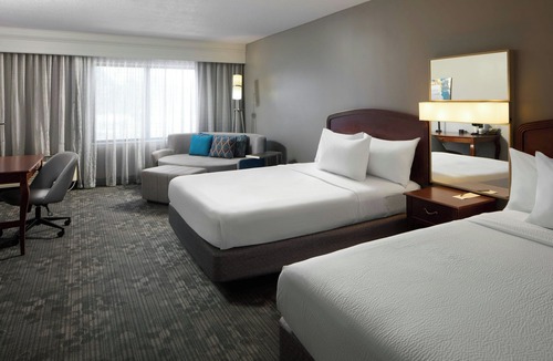 Newark Hotel | Courtyard by Marriott Newark Granville
