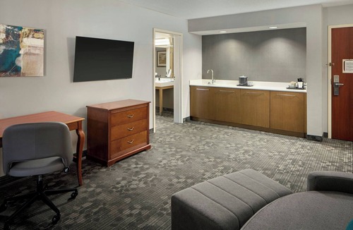 Newark Hotel | Courtyard by Marriott Newark Granville