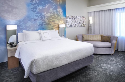 North Olmsted Hotel | Courtyard Cleveland Airport North