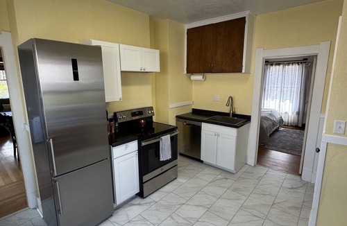Laramie House | Cowgirl Cottage – Western Charm, Walk to Jubilee Days/Downtown & UW
