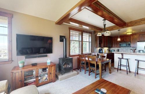 Fraser House | Cozens Pointe D201