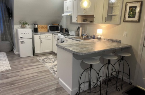 Biddeford Pool Apartment | Cozy 1-bdrm studio in beautiful Biddeford- Biddeford Pool. Minutes to beaches.