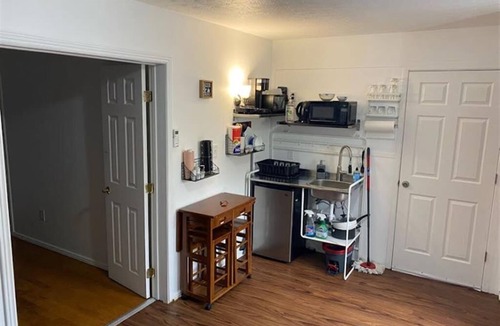 North Aurora Apartment | Cozy 1 Bdrm walk to Hospital
