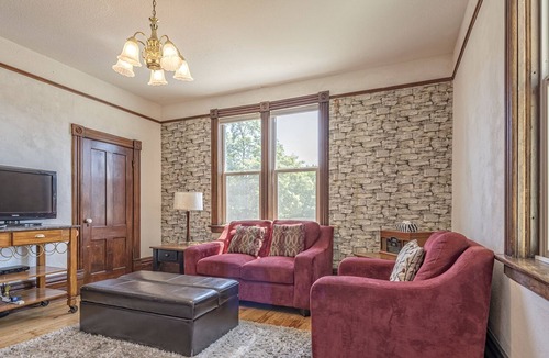 Vernon Apartment | Cozy 1 bed/1 Bath suite on the 2nd floor in the historical Carew House