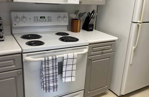 Palm Beach Gardens Condo | Cozy 1-bedroom condo in superb Palm Beach Gardens with AC