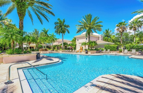 Palm Beach Gardens Condo | Cozy 1-bedroom condo in superb Palm Beach Gardens with AC