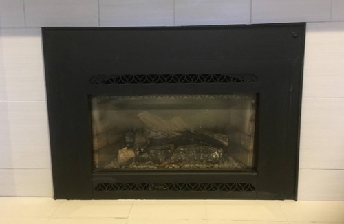 Coquitlam House | Cozy 1 Bedroom Apartment With Gas Fireplace - Can Accommodate Up To 4