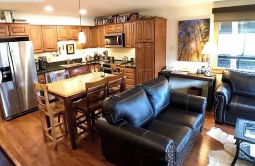 Snowmass Village Condo | Cozy 1-bedroom condo ski in/out in a beautiful in Snowmass Village.