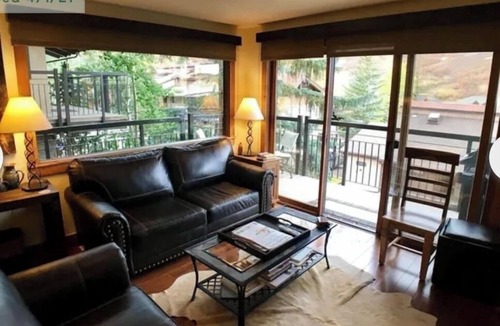 Snowmass Village Condo | Cozy 1-bedroom condo ski in/out in a beautiful in Snowmass Village.