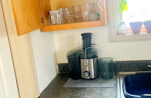 Akron House | Cozy 1 Bedroom ENTIRE HOME in the Heart of Akron