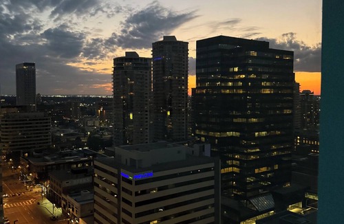 Downtown Edmonton Apartment | Cozy 1 Bedroom near Rogers Place Heart of Downtown