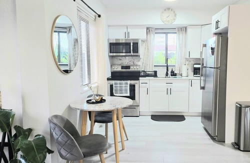 Little Ranches House | Cozy 1 Bedroom + Patio Near Beaches & HardRock Cafe!