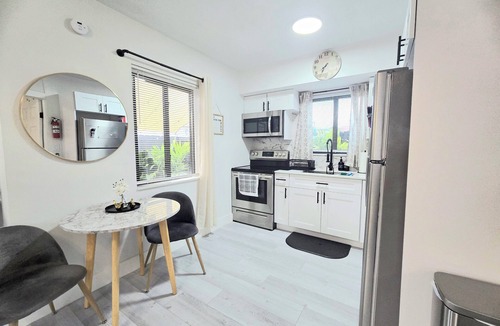 Little Ranches House | Cozy 1 Bedroom + Patio Near Beaches & HardRock Cafe!