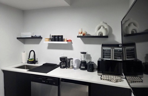 Southwest Edmonton House | Cozy 1 bedroom Suite, Kitchenette & self check in