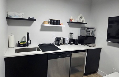Southwest Edmonton House | Cozy 1 bedroom Suite, Kitchenette & self check in