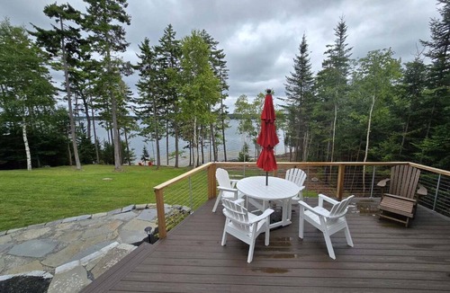 Isle of Springs House | Cozy 1-bedroom retreat 'Morning Sun' in Boothbay Harbor with stunning waterfront views.