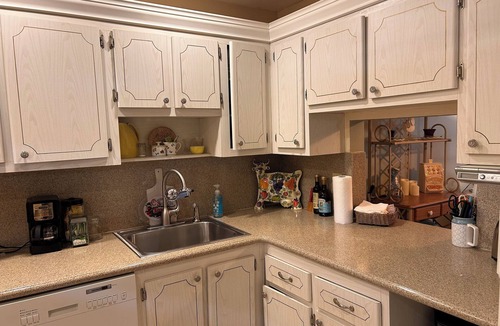 Hallandale Beach Condo | Cozy 1-bedroom condo across the street from Gulfstream Park Casino and Racing.