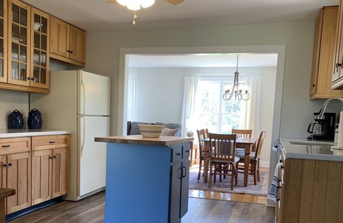 Madison House | Cozy 1814 farmhouse minutes to wineries, parks, golf and Lake Erie.