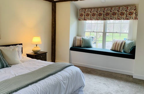 Madison House | Cozy 1814 farmhouse minutes to wineries, parks, golf and Lake Erie.