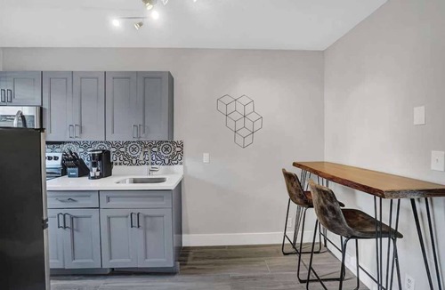 Poinciana Park Apartment | Cozy 1BR Stay for 4 in FT Lauderdale