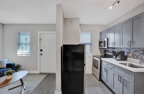 Poinciana Park Apartment | Cozy 1BR Stay for 4 in FT Lauderdale