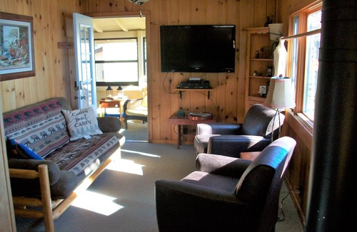 St Germain Cabin | Cozy 2 Bedroom Cabin With Gas Fireplace