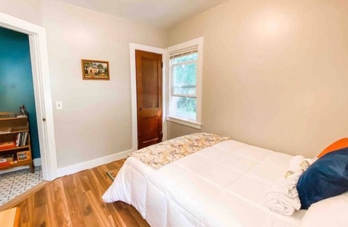 Poultney Cottage | Cozy 2 bedroom cottage located on Poultney River