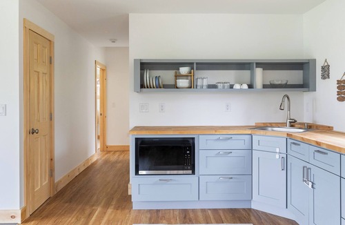 South Hero House | Cozy 2-bedroom guest house in perfect South Hero with private lake access.