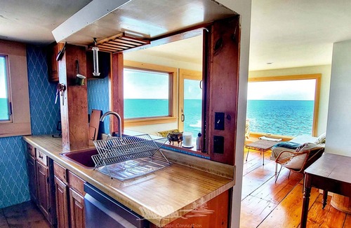 Georgetown House | Cozy 2-Bedroom Montgomery Studio in Georgetown with waterfront views.