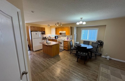 Sylvan Lake Condo | Cozy 2 Bedroom Suite Near Sylvan lake
