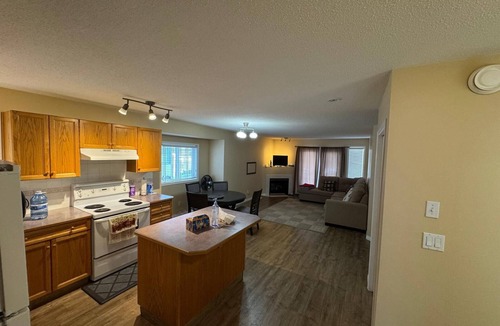 Sylvan Lake Condo | Cozy 2 Bedroom Suite Near Sylvan lake