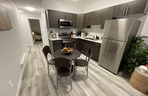 Saskatoon House | Cozy 2 Bedroom Suite in Brighton - 3 Minutes to Landmark Cinemas & Marketplace